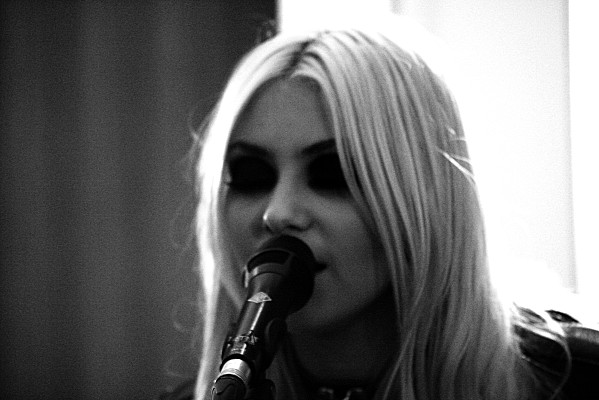 The Pretty Reckless - Light me up - Taylor Momsen -copie-2